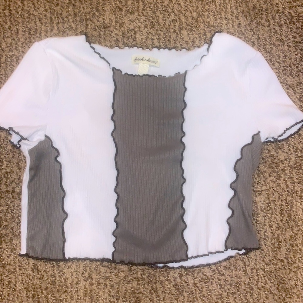 White and grey cropped tee